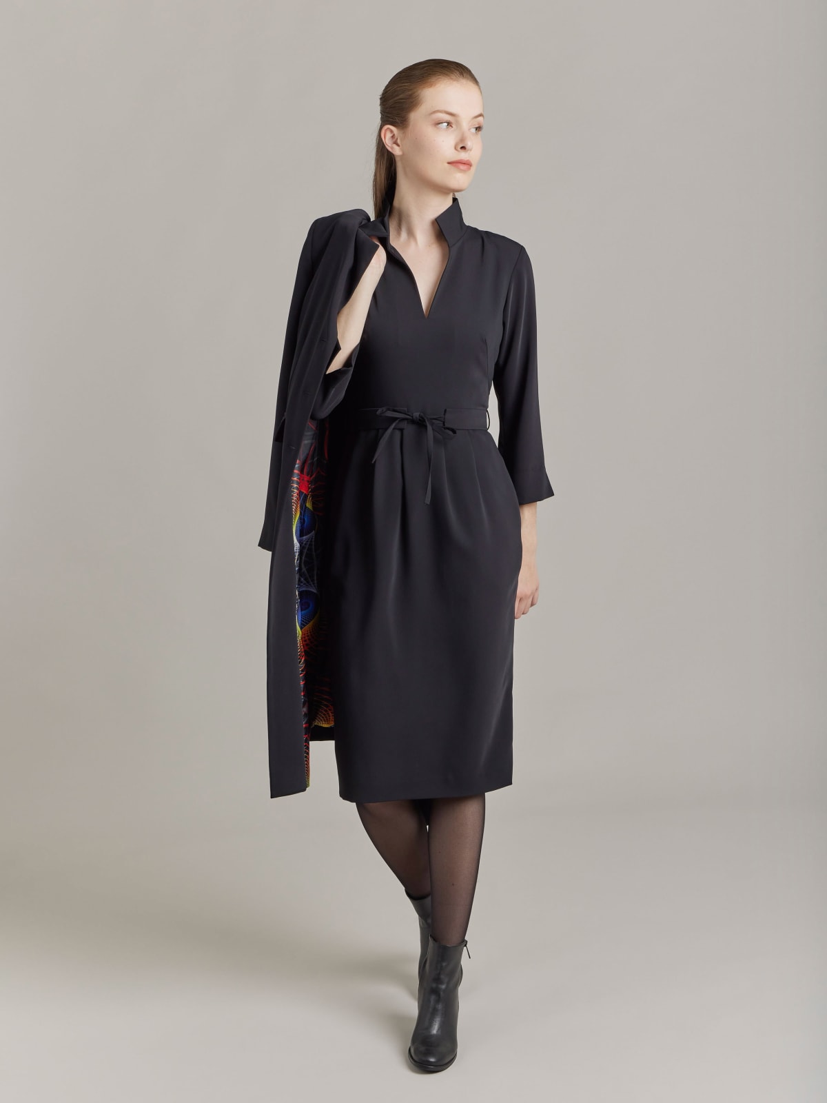 black polyester crêpe dress